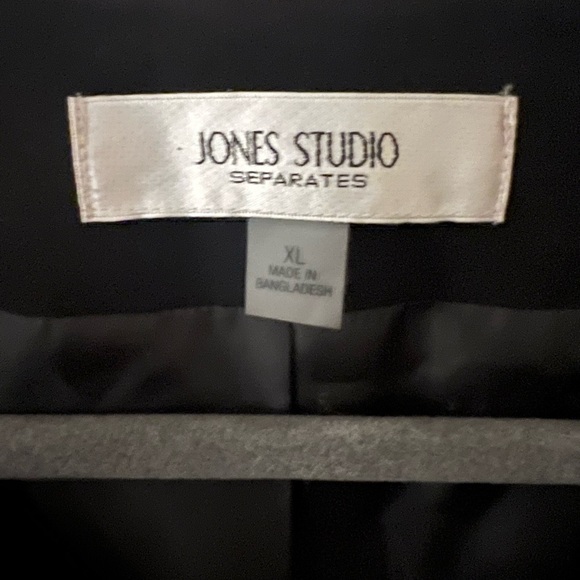 Jones Studio Black Cropped Blazer - Picture 3 of 3